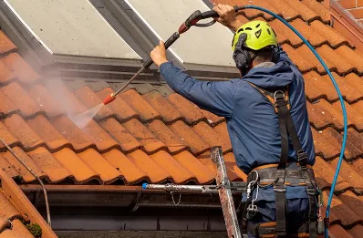 Démoussage et hydrofuge de toiture à Uchon